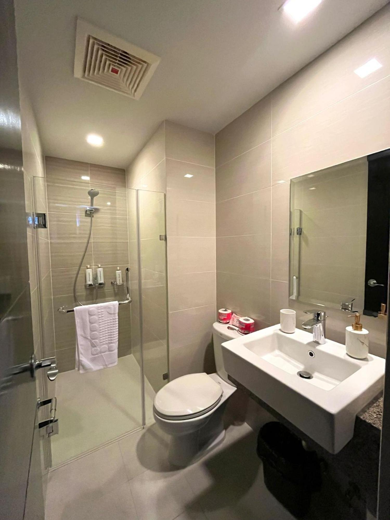 Studio At 81 Newport Boulevard Near Naia With Free Access To All Amenities Up To 2 Pax Manila Ngoại thất bức ảnh